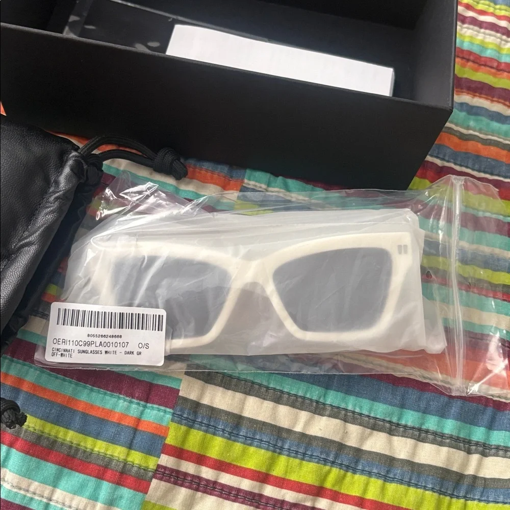 Blowout sale Off-White Cincinnati sunglasses white OERI 110C99PLA0010107 new